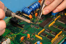 تعمیر بردهای الکترونیکی چطور انجام می شود؟ (5 مرحله اصلی)