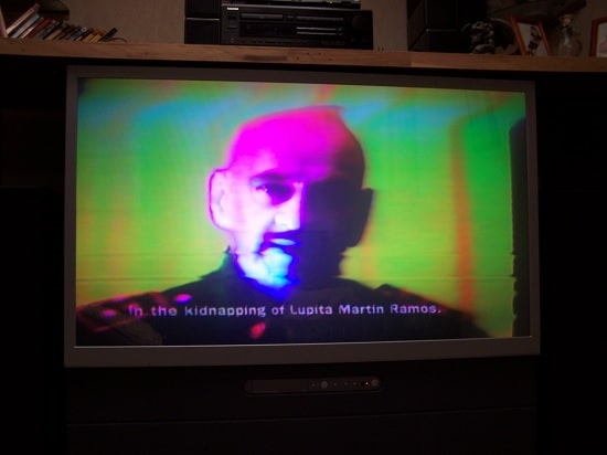 سایه های رنگی در اطراف تصویر تلویزیون سی آر تی