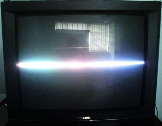 وجود خط افقی در تلویزیون سی آر تی